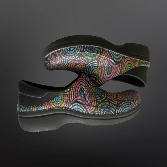 Crocs Neria Pro II Black/Colorful Stained Glass Print Dual Comfort Clogs Size W7 - Picture 9 of 11